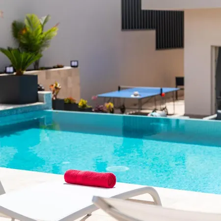Infinity Almendro, Bbq, Heated Private Swimming Pool! Villa Costa Adeje