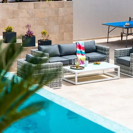 Villa Infinity Almendro, Bbq, Heated Private Swimming Pool!