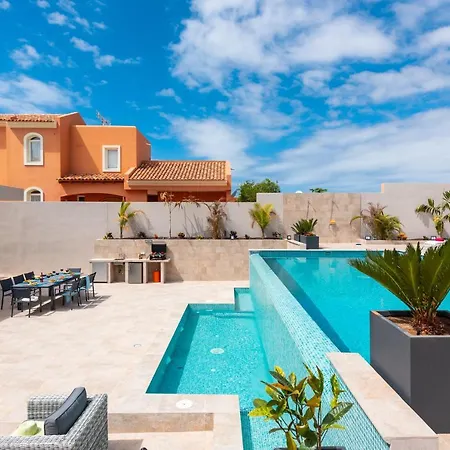Infinity Almendro, Bbq, Heated Private Swimming Pool! Villa Costa Adeje