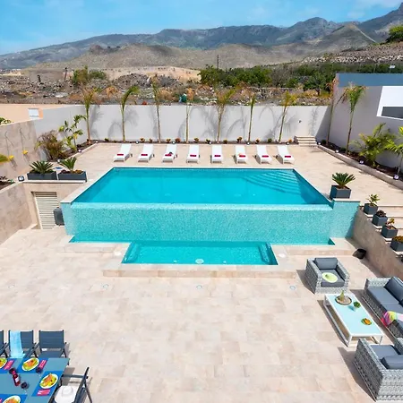 Infinity Almendro, Bbq, Heated Private Swimming Pool! *