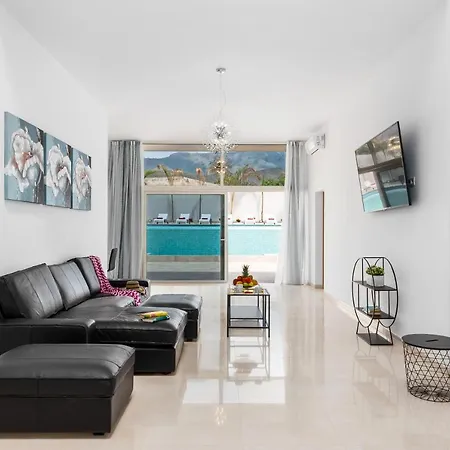 Infinity Almendro, Bbq, Heated Private Swimming Pool! * Costa Adeje