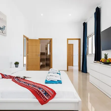 Infinity Almendro, Bbq, Heated Private Swimming Pool! * Costa Adeje