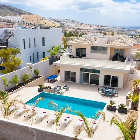 Infinity Almendro, Bbq, Heated Private Swimming Pool! *