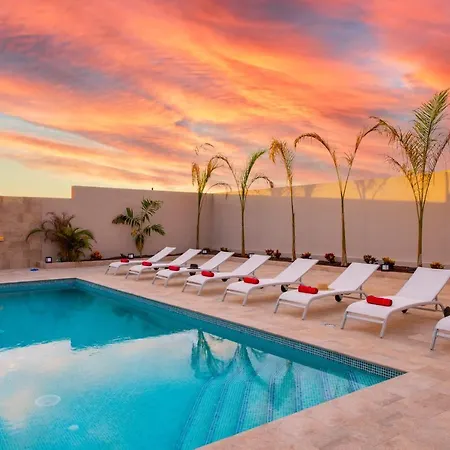 Infinity Almendro, Bbq, Heated Private Swimming Pool! Costa Adeje (Tenerife)