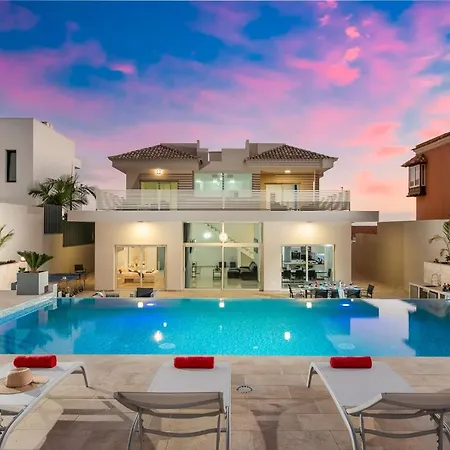 Infinity Almendro, Bbq, Heated Private Swimming Pool!
