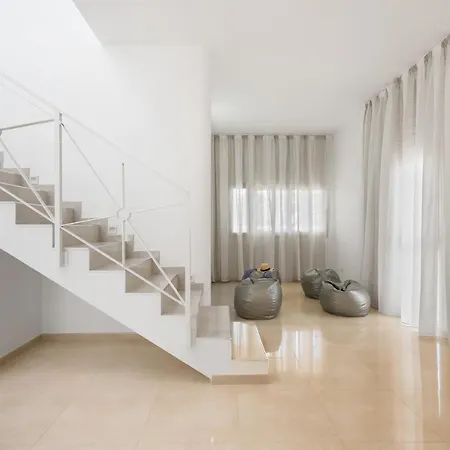 Infinity Almendro, Bbq, Heated Private Swimming Pool!