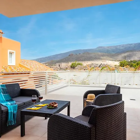 Villa Infinity Almendro, Bbq, Heated Private Swimming Pool! *