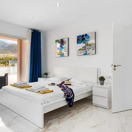 Infinity Almendro, Bbq, Heated Private Swimming Pool! Villa Costa Adeje (Tenerife)