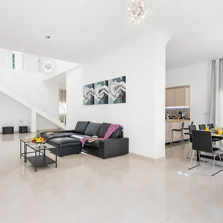 Infinity Almendro, Bbq, Heated Private Swimming Pool! Villa