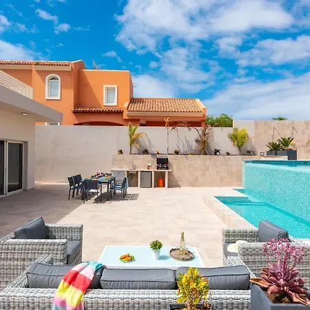 Villa Infinity Almendro, Bbq, Heated Private Swimming Pool! Costa Adeje (Tenerife)