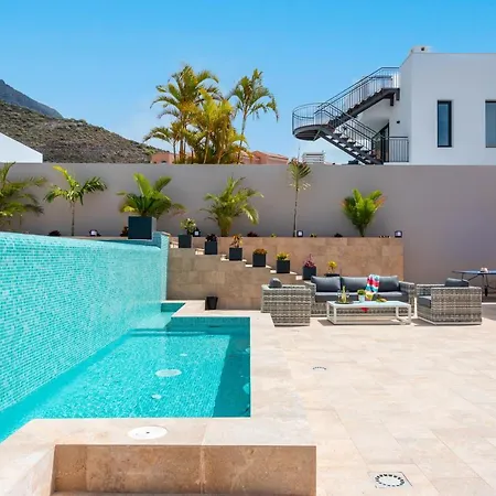 Villa Infinity Almendro, Bbq, Heated Private Swimming Pool! *