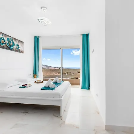 Villa Infinity Almendro, Bbq, Heated Private Swimming Pool!