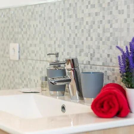 Villa Infinity Almendro, Bbq, Heated Private Swimming Pool! *
