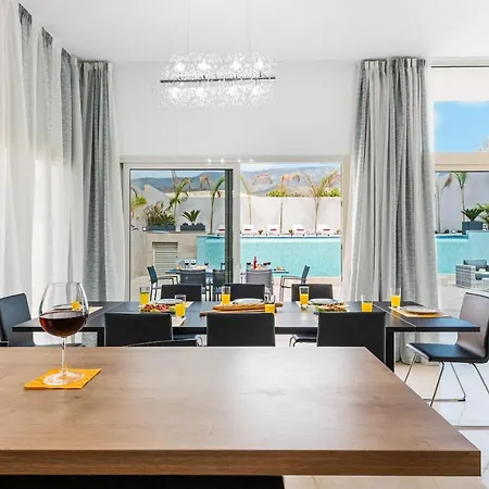Infinity Almendro, Bbq, Heated Private Swimming Pool! Costa Adeje (Tenerife)